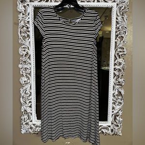 MADISON LEIGH black/white striped shirt-dress